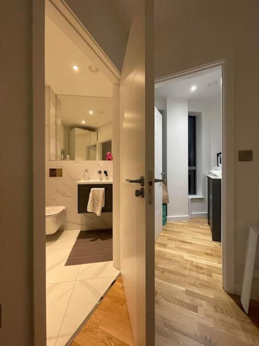 3 Bedroom Penthouse With Terrace And Skyline In Battersea Лондон Екстер'єр фото